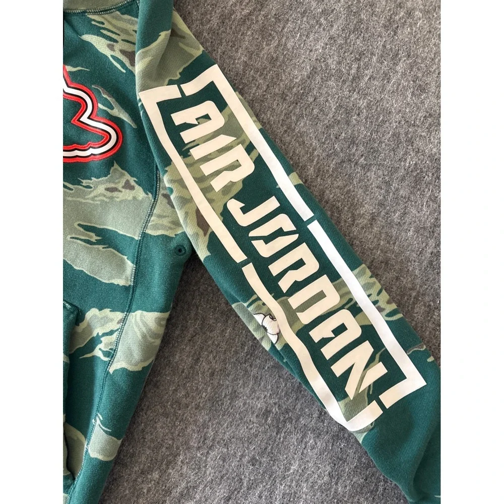 Jordan Flight Issued Mens XL‎ Green Tiger Stripe Camo Hoodie Jumpman Stars Patch
